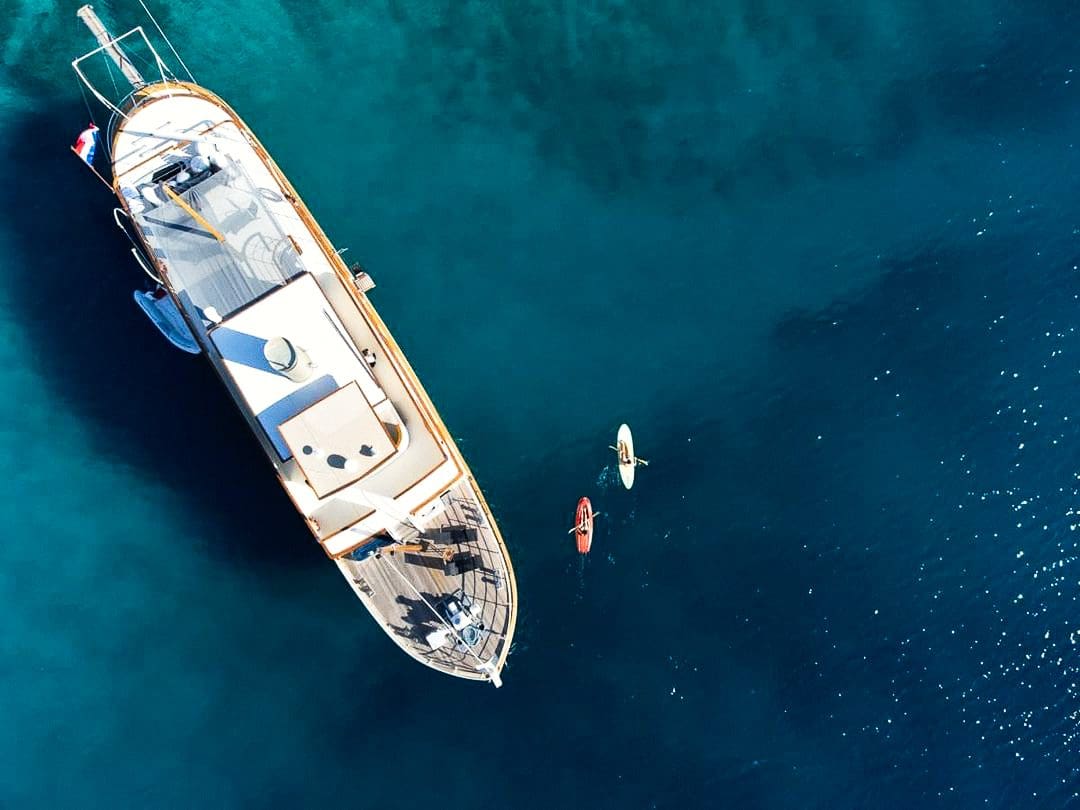 Luxury Yacht Gallant