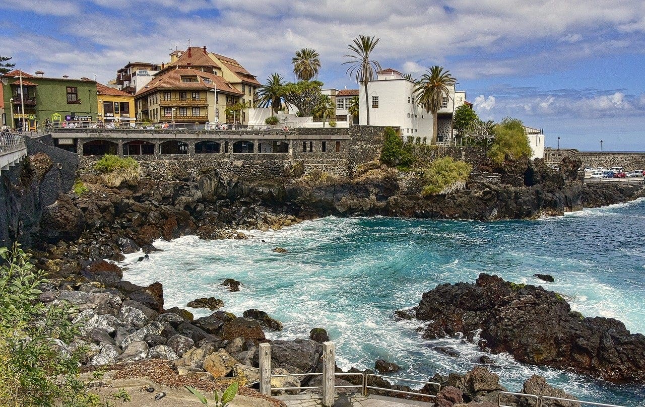 What Qualifications Or Requirements Are Essential For A Canaries Bareboat Charter
