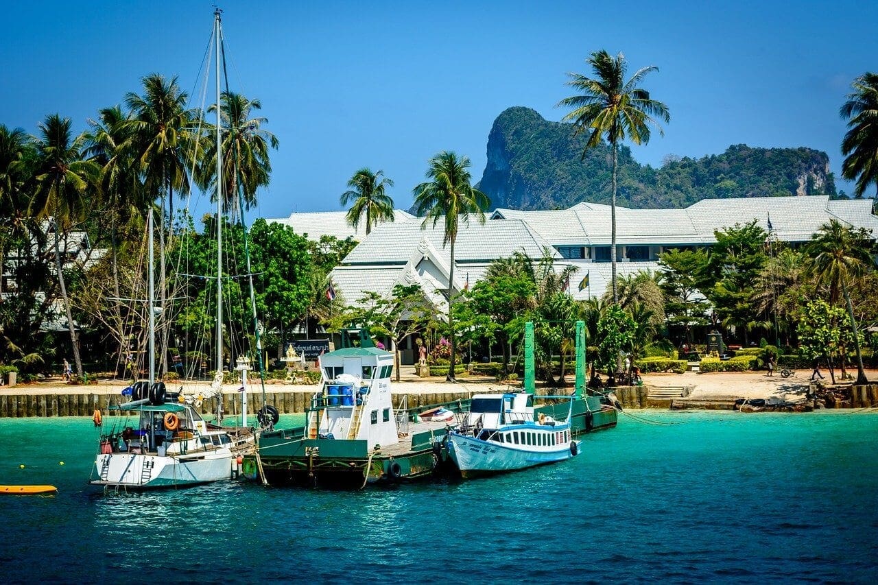 What Is a Luxury Sailing Break