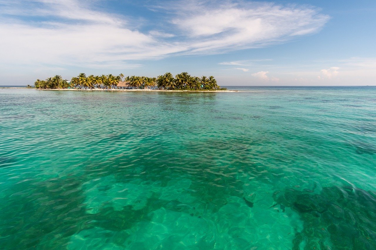 The Essential Guide to a Belize Yacht Charter