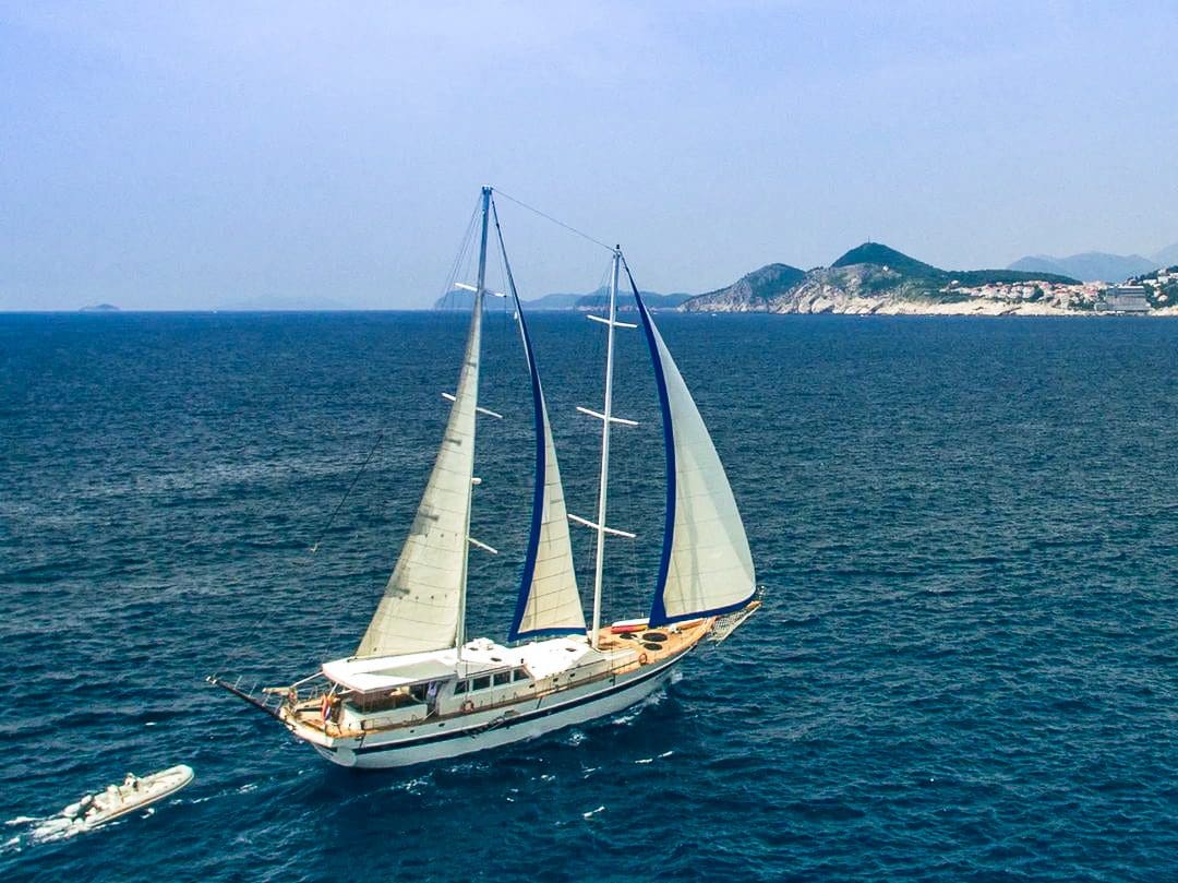 Luxury Yacht Fortuna